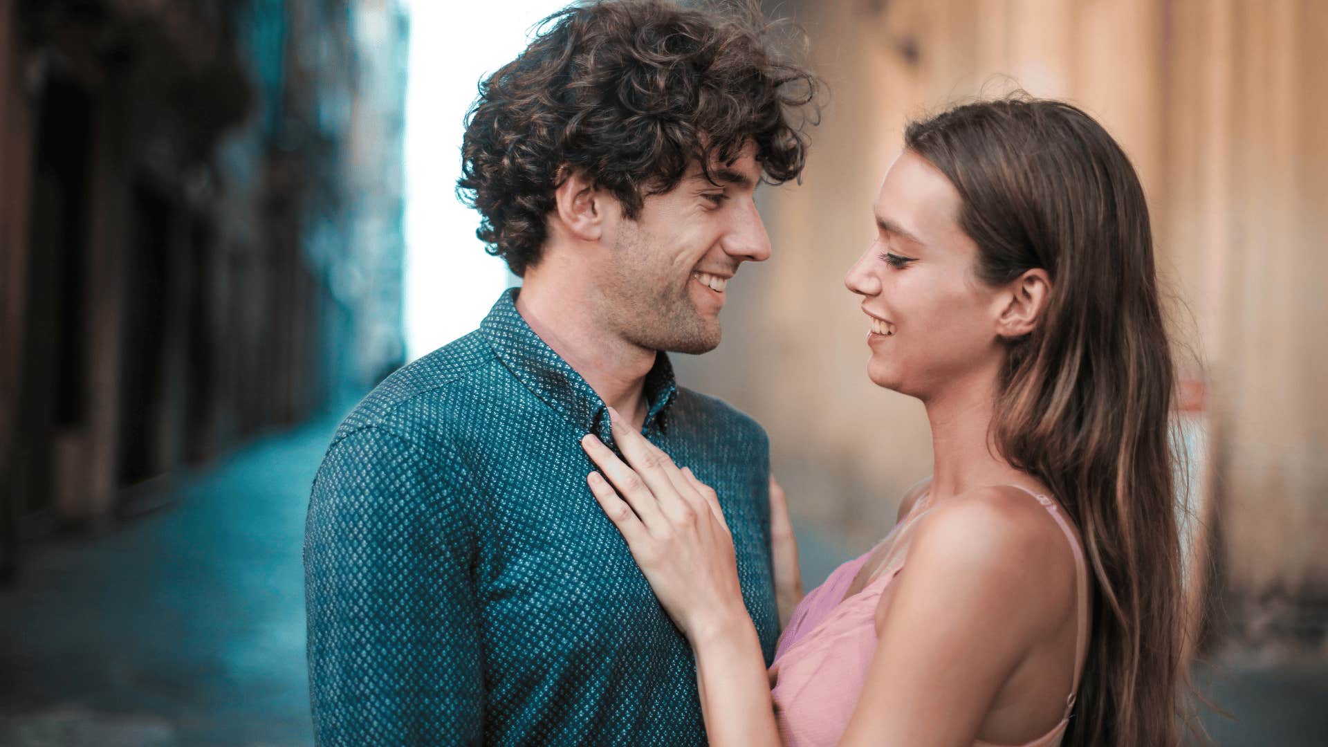 Man telling the person he loves that she's his priority 