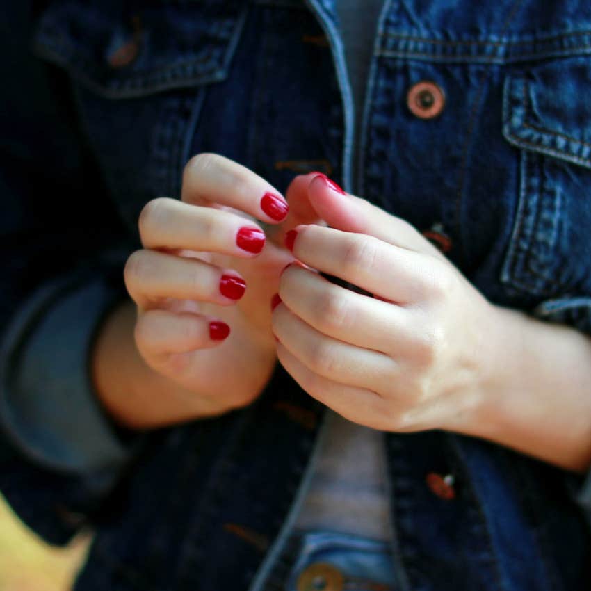 woman who is trying to understand what others are thinking by noticing someone fidgeting