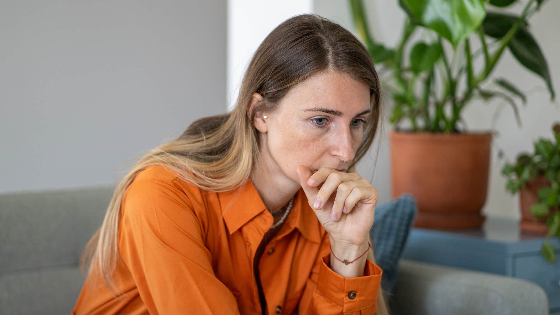 woman with daddy issues struggling with anxious attachment style